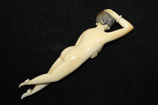 A Chinese ivory medicine figure of a nude woman, 19th century, 15cm